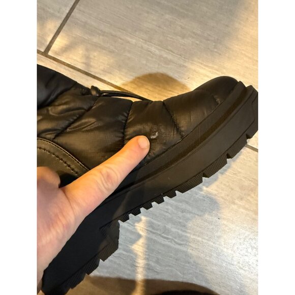 Guess Womens Black Puffer Winter Boots With Monogram Lining & Treaded Soles - Picture 5 of 6